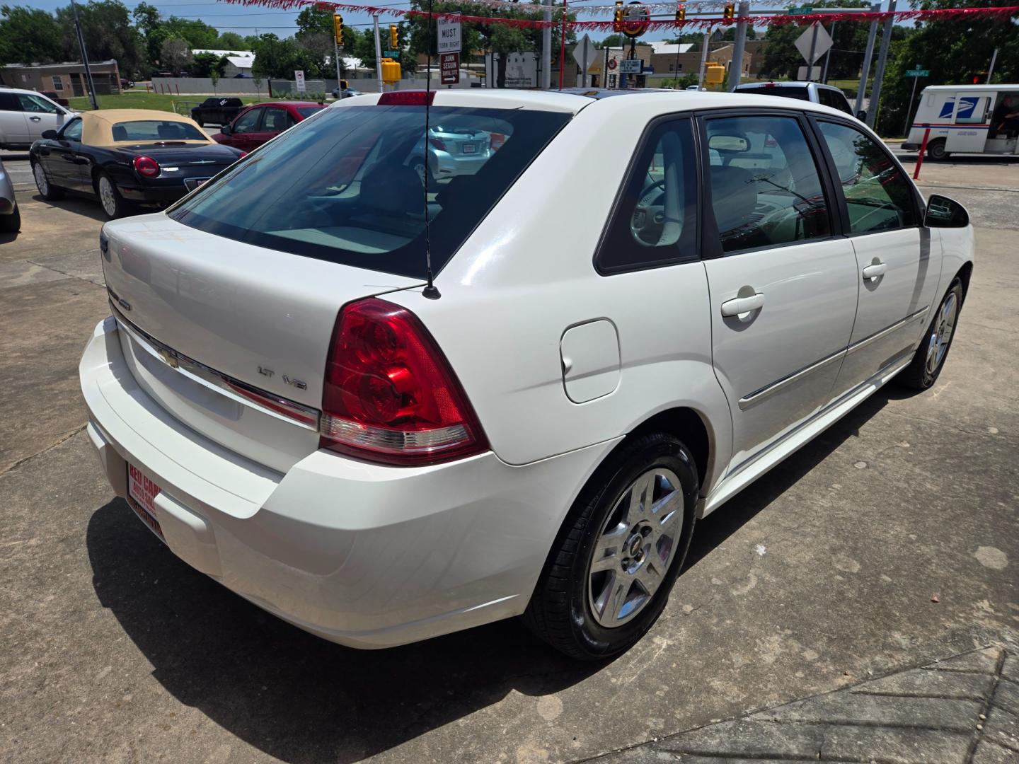 2006 WHITE Chevrolet Malibu MAXX (1G1ZT61836F) with an 3.5L V6 F engine, Automatic transmission, located at 503 West Court, Seguin, TX, 78155, (830) 379-3373, 29.568621, -97.969803 - Photo#2